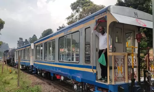 மேட்டுப்பாளையம்- குன்னூர் இடையே புதிய ரெயில் பெட்டிகளுடன் மலைரெயில் சோதனை ஓட்டம்