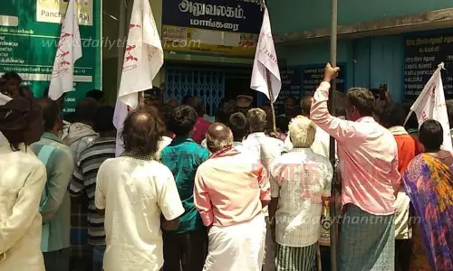 மாங்கரை ஊராட்சி மன்ற அலுவலகம் முன்பு மாற்றுத்திறனாளிகள் ஆர்ப்பாட்டம்