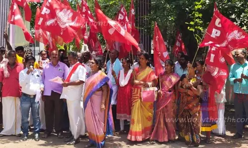 பாப்பிரெட்டிப்பட்டியில் இந்திய கம்யூனிஸ்டு கட்சியினர் ஆர்ப்பாட்டம்