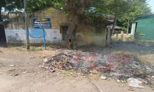 குழந்தைகள் மையம் அருகே கொட்டப்படும் குப்பை