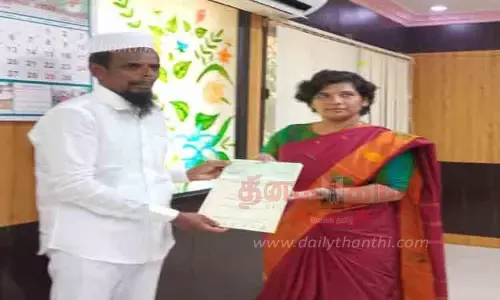 2 லட்சம் மரக்கன்றுகள் நட்ட சமூக ஆர்வலருக்கு கலெக்டர் பாராட்டு