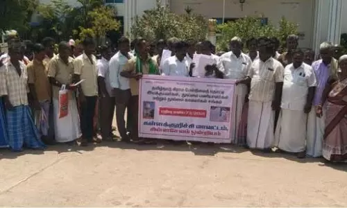 சின்னசேலத்தில் டேங்க் ஆபரேட்டர்கள், தூய்மை காவலர்கள் சங்கத்தினர் ஆர்ப்பாட்டம்