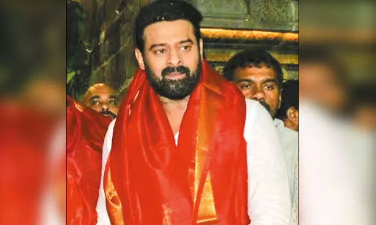 திருப்பதி கோவிலில் பிரபாஸ் தரிசனம் திருப்பதி கோவிலில் பிரபாஸ் தரிசனம்