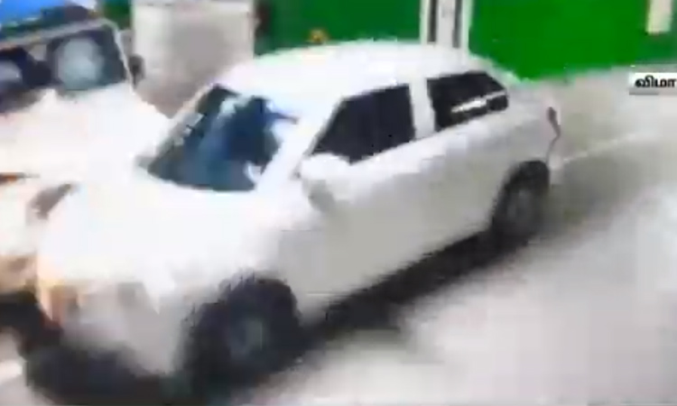 சென்னை விமான நிலையத்தின் அதிநவீன மல்டி லெவல் கார் பார்க்கிங் பகுதியில் இரண்டு கார்கள் மோதி விபத்து...!