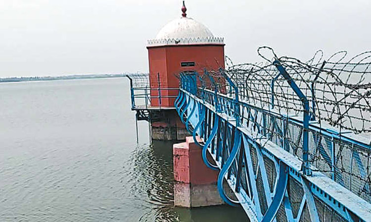 சோழவரம் ஏரியிலிருந்து புழல் ஏரிக்கு வினாடிக்கு 200 கன அடி தண்ணீர் திறப்பு