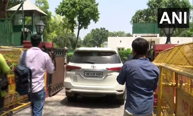 மத்திய மந்திரி அனுராக் தாக்கூருடன் மல்யுத்த வீரர்கள் சந்திப்பு..!