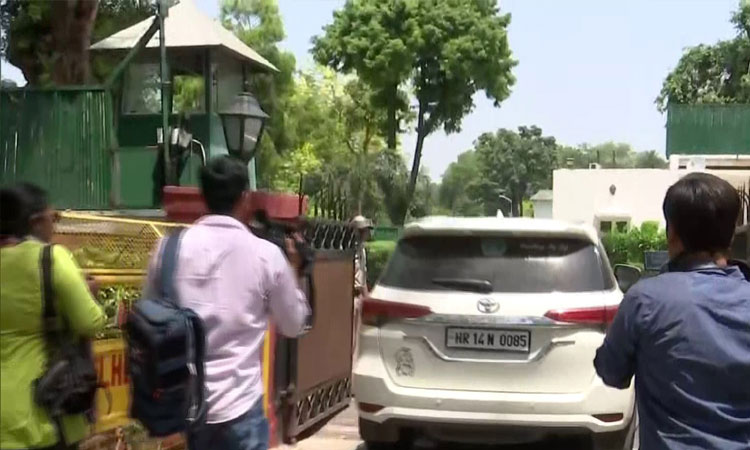 மத்திய மந்திரி அனுராக் தாகூருடன் மல்யுத்த வீரர்கள் சந்திப்பு