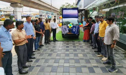 ஹுண்டாய்: வாடிக்கையாளர்கள் வீடு தேடி செல்லும் கிராண்டு i10 NIOS ஃபுளோட் வேன் நடமாடும் விளம்பர பரப்புரை வாகனம் அறிமுகம் ஹுண்டாய்: வாடிக்கையாளர்கள் வீடு தேடி செல்லும் கிராண்டு i10 NIOS ஃபுளோட் வேன் நடமாடும் விளம்பர பரப்புரை வாகனம் அறிமுகம்