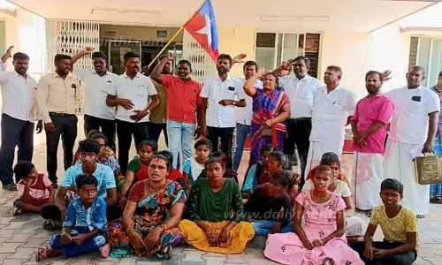 விடுதலை சிறுத்தைகள் கட்சியினர் போராட்டம் விடுதலை சிறுத்தைகள் கட்சியினர் போராட்டம்