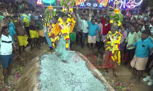 சந்தன மாரியம்மன் கோவில் கொடை விழா சந்தன மாரியம்மன் கோவில் கொடை விழா