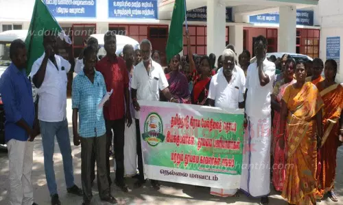 மேல்நிலை நீர்த்தேக்க தொட்டி இயக்குபவர்கள் ஆர்ப்பாட்டம் மேல்நிலை நீர்த்தேக்க தொட்டி இயக்குபவர்கள் ஆர்ப்பாட்டம்