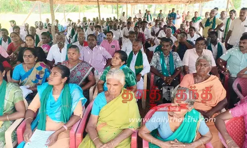 கீழ்பவானி வாய்க்காலில் கான்கிரீட் தளம் அமைக்க எதிர்ப்பு: விவசாயிகள் காலவரையற்ற உண்ணாவிரத போராட்டம்