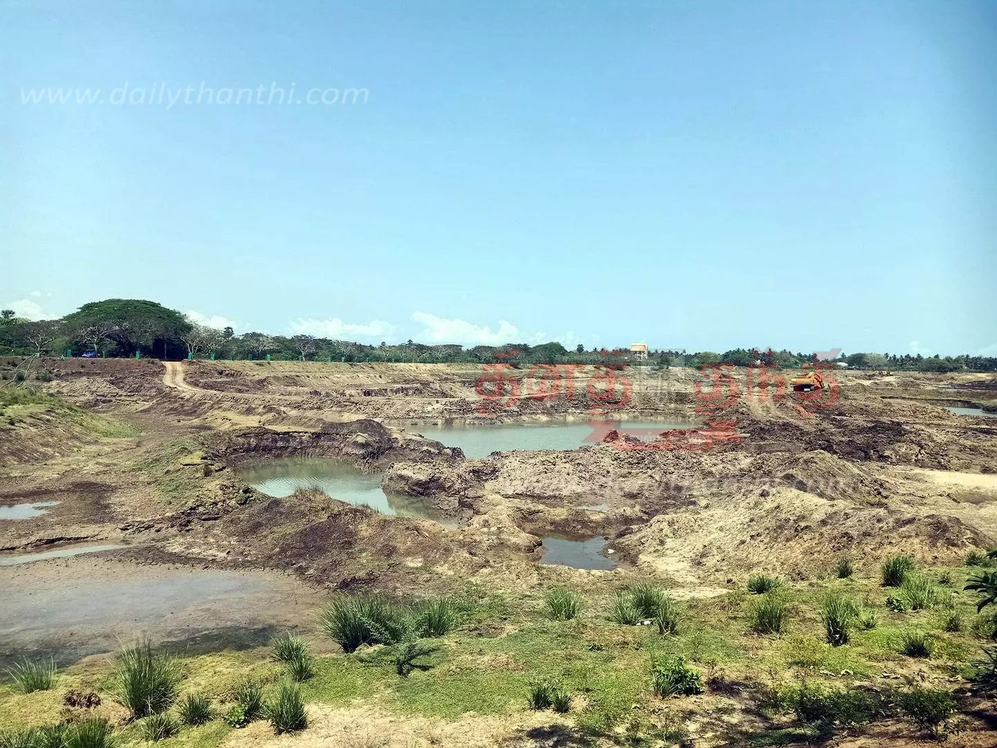 மணல் திருட்டால் பொலிவிழந்து வரும் நல்லம்பல் ஏரி மணல் திருட்டால் பொலிவிழந்து வரும் நல்லம்பல் ஏரி