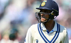 3 விக்கெட் இழந்து இந்திய அணி தடுமாற்றம் 3 விக்கெட் இழந்து இந்திய அணி தடுமாற்றம்