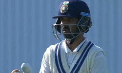 இந்திய அணியை சரிவில் இருந்து மீட்கும் ரஹானே , ஜடேஜா இந்திய அணியை சரிவில் இருந்து மீட்கும் ரஹானே , ஜடேஜா