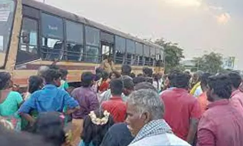 படப்பை அருகே அரசு பஸ் சிறைபிடிப்பு