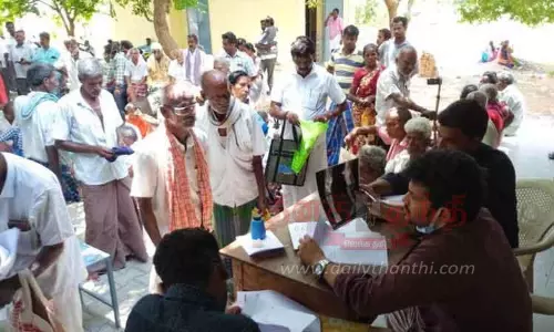 மாற்றுத்திறனாளிகளுக்கு அடையாள அட்டை வழங்கும் சிறப்பு மருத்துவ முகாம்