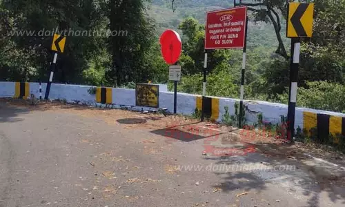 9 கொண்டை ஊசி வளைவுகளில்  குவிலென்ஸ்கள் சேதம்