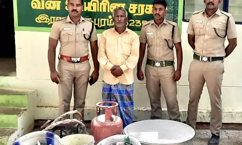 வீட்டில் பதுக்கிய 45 கிலோ கடல் அட்டைகள் பறிமுதல்