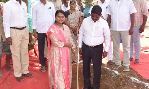 மரக்கன்றுகள் நடும் நிகழ்ச்சி