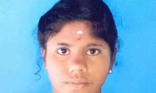 சிறுமியின் உடல் 14 நாட்களுக்கு பின் மறு பிரேத பரிசோதனை செய்து உறவினர்களிடம் ஒப்படைப்பு சிறுமியின் உடல் 14 நாட்களுக்கு பின் மறு பிரேத பரிசோதனை செய்து உறவினர்களிடம் ஒப்படைப்பு