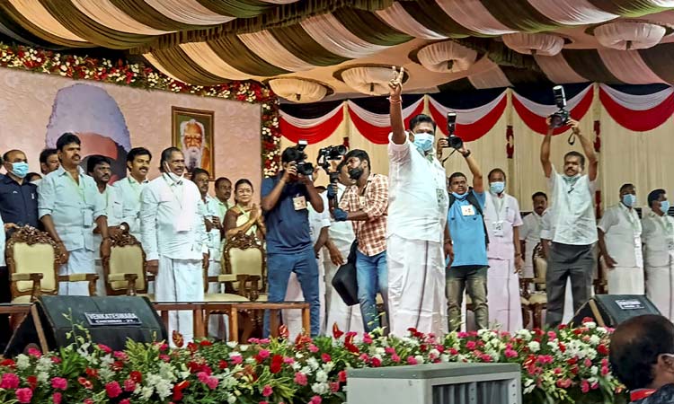 ஜூன் 13-ந் தேதி அதிமுக மாவட்ட செயலாளர்கள் கூட்டம் - பொதுச்செயலாளர் எடப்பாடி பழனிசாமி அறிவிப்பு