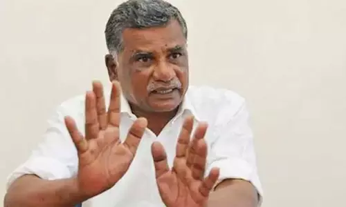 தமிழக கவர்னர் கட்டுப்பாடுடன் பேச வேண்டும்