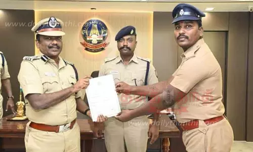 போலீசாருக்கு பாராட்டு சான்றிதழ்