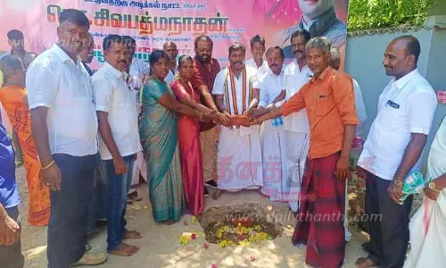 ரூ.10 லட்சத்தில் பல்நோக்கு மைய கட்டிடம்; பழனி நாடார் எம்.எல்.ஏ. அடிக்கல் நாட்டினார் ரூ.10 லட்சத்தில் பல்நோக்கு மைய கட்டிடம்; பழனி நாடார் எம்.எல்.ஏ. அடிக்கல் நாட்டினார்