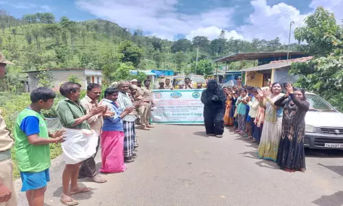 மனித-வன விலங்குகள் மோதல் தடுப்பு குறித்து கரடி வேடம் அணிந்து விழிப்புணர்வு