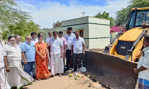 விளாத்திகுளம், புதூர் பகுதியில்ரூ.1.83 கோடியில் அரசு திட்ட பணிகள் தொடக்கம்