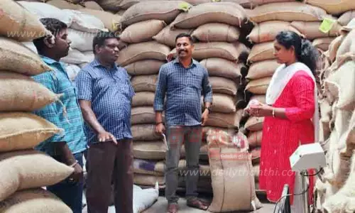 உணவுப்பொருள் கடத்தல் தடுப்பு பிரிவு போலீசார் திடீர் சோதனை உணவுப்பொருள் கடத்தல் தடுப்பு பிரிவு போலீசார் திடீர் சோதனை