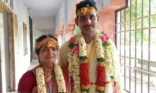 மணக்கோலத்தில் தேர்வு எழுதிய மாணவி