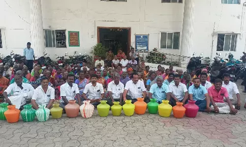 காலிக்குடங்களுடன் பொதுமக்கள் தர்ணா