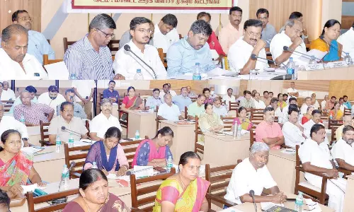 அடுக்குமாடி குடியிருப்பில் கிராமப்புற மக்களுக்கு வீடு ஒதுக்கீடு