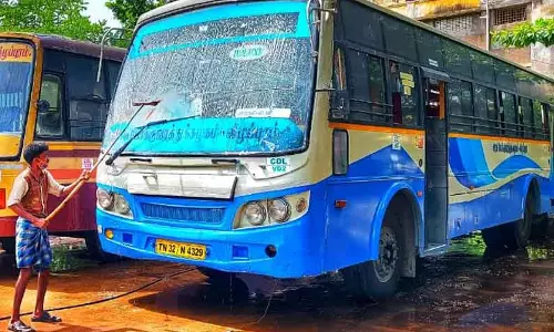 அடுத்தடுத்து 3 பஸ்களின் கண்ணாடி உடைப்பு