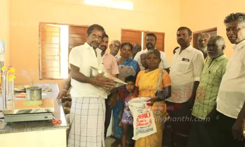 12 ஆண்டுகளுக்கு முன்பு கட்டப்பட்ட ரேஷன் கடை திறப்பு விழா 12 ஆண்டுகளுக்கு முன்பு கட்டப்பட்ட ரேஷன் கடை திறப்பு விழா