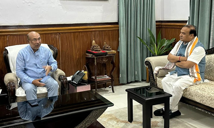 கலவரம் எதிரொலி; மணிப்பூர் முதல்-மந்திரி பைரன் சிங்குடன் அசாம் முதல்-மந்திரி சந்திப்பு