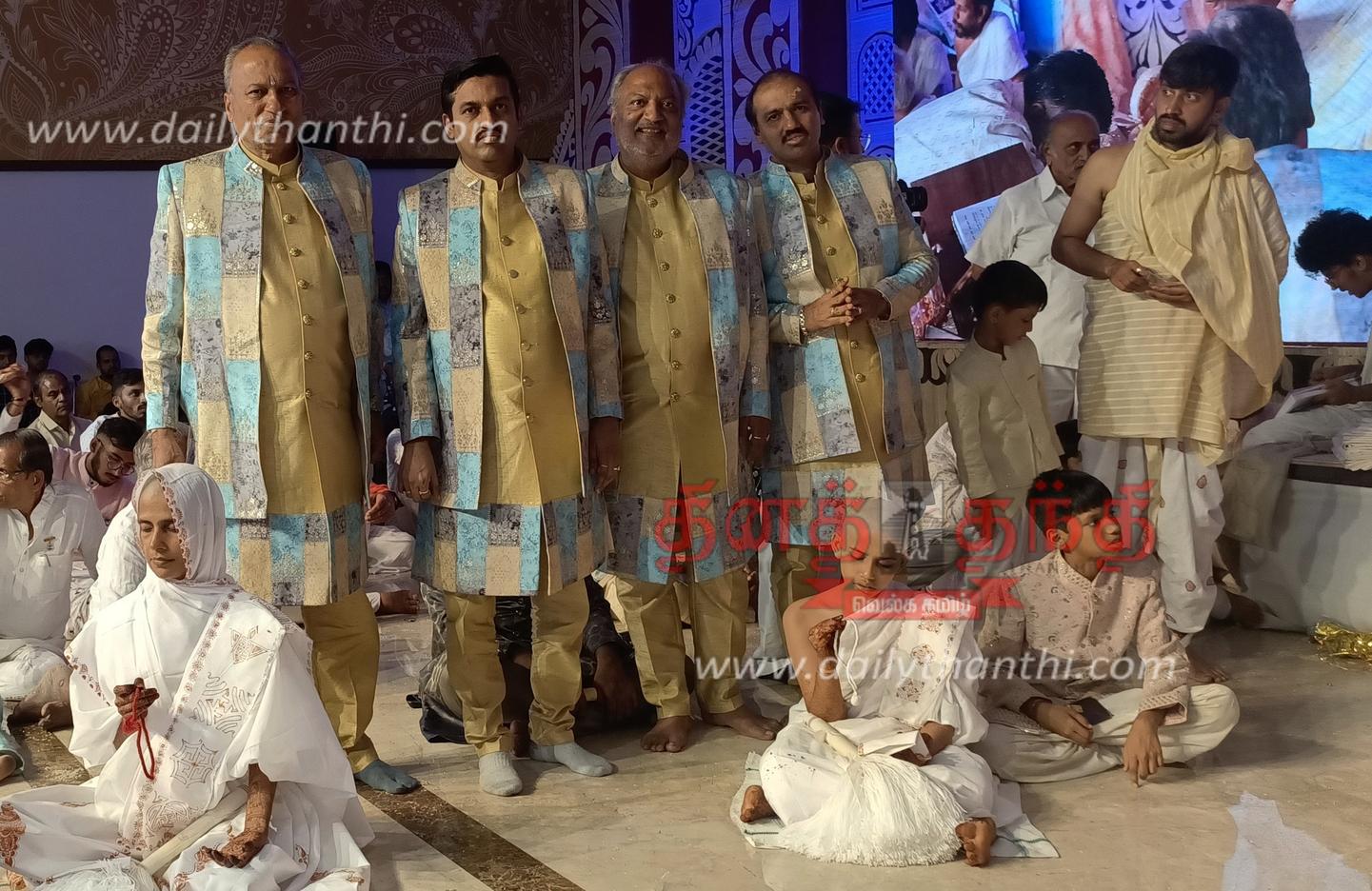 2 including a Jain boy became a monk | ஜெயின் மதத்தை சேர்ந்த சிறுவன் ...