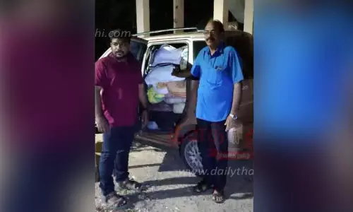 காரில் கடத்த முயன்ற 1 டன் ரேஷன் அரிசி பறிமுதல்