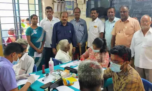 இலவச கண் சிகிச்சை முகாம் இலவச கண் சிகிச்சை முகாம்