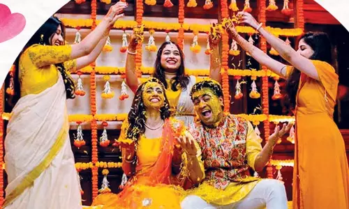 திருமணத்தை புனிதமாக்கும் மஞ்சள் பூசும் சடங்கு