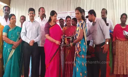 மக்கள் குறைதீர்க்கும் முகாமில் பயனாளிகளுக்கு நலத்திட்ட உதவி; கனிமொழி எம்.பி. வழங்கினார்