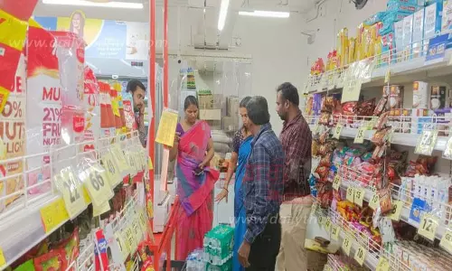 3 கிலோ பிளாஸ்டிக் பொருட்கள் பறிமுதல்