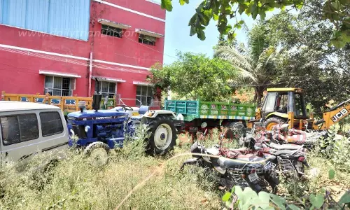 பறிமுதல் செய்யப்பட்ட வாகனங்களை நிறுத்த தனி அறை-கிடங்கு அமைக்கப்படுமா?