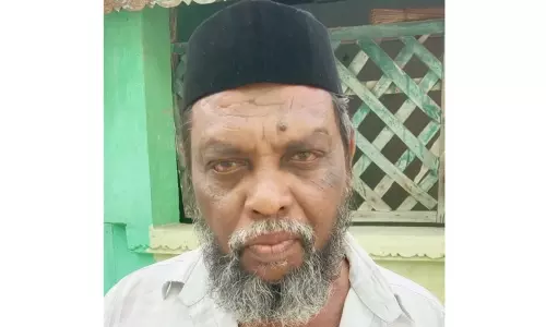 தாறுமாறாக ஓடிய தனியார் பஸ்சில் இருந்து குதித்த முதியவர் சாவு