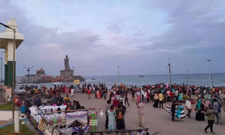 ஞாயிறு விடுமுறை: கன்னியாகுமரியில் குவிந்த சுற்றுலா பயணிகள்...!