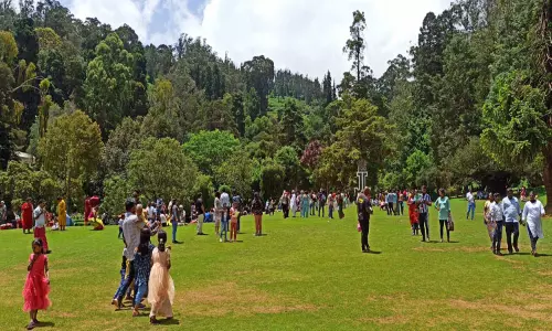 கோடை சீசன் முடிந்தாலும் ஊட்டிக்கு சுற்றுலா பயணிகள் வருகை அதிகரிப்பு