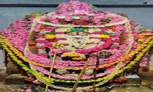 விபூதி காப்பு அலங்காரத்தில் வடுகபைரவர்