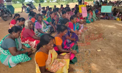 சாமி சிலையை சேதப்படுத்தியதால் பரபரப்பு